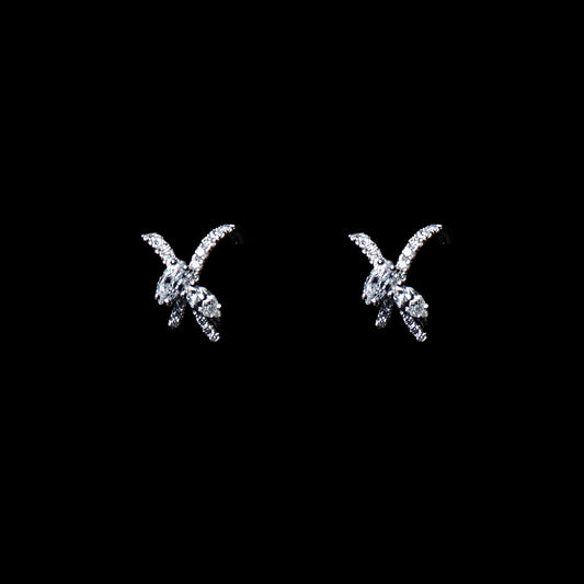 18K White Gold Natural Diamond Claw Earrings